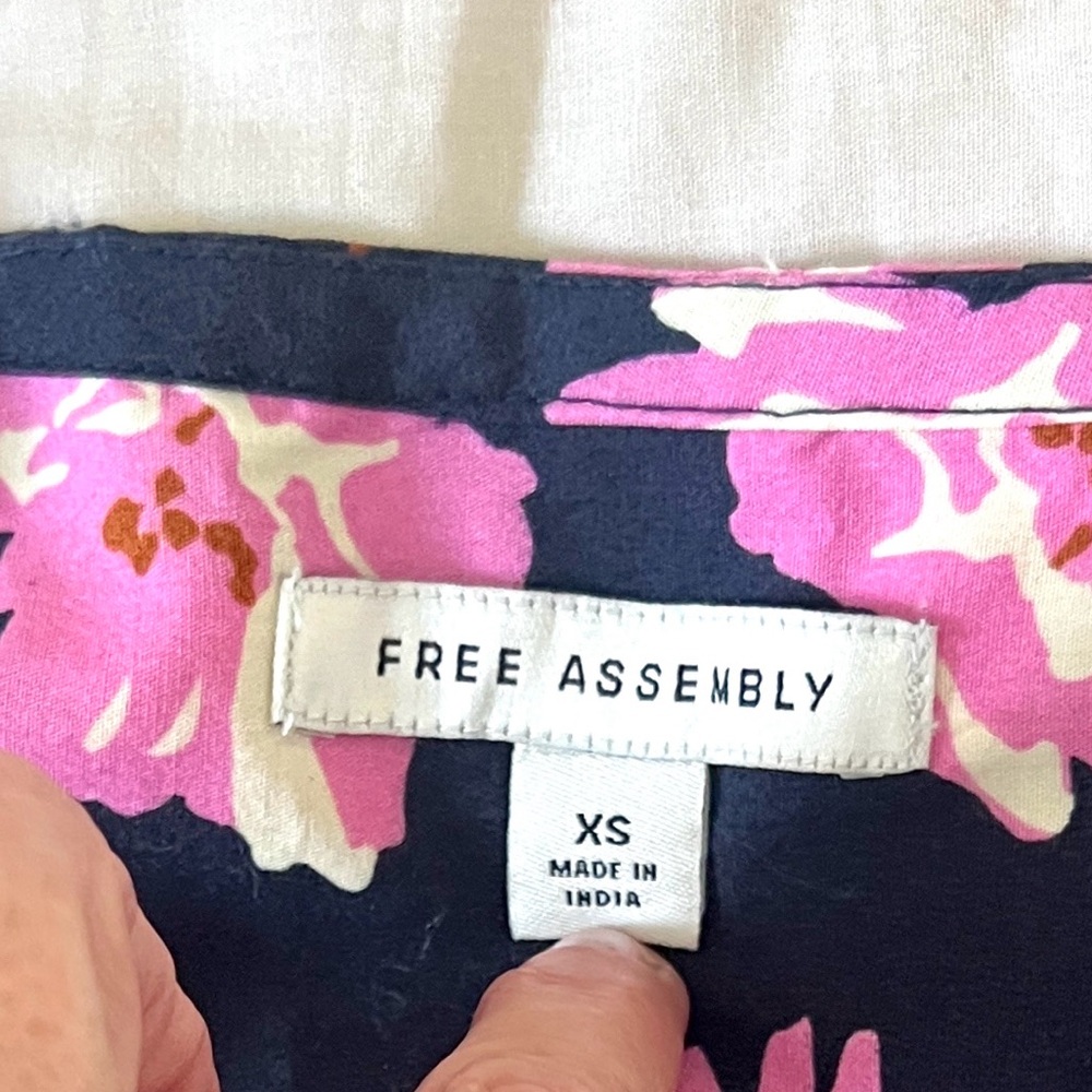 Free Assembly,Navy/Pink Floral, Ruffle Shoulder,Side Zip,Fit-Flare Dress Size XS - Picture 9 of 11